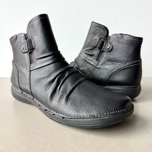 Clarks Womens Un‎ Loop Top Boots 8 Black Leather Ruched Side Zip Ankle Comfort